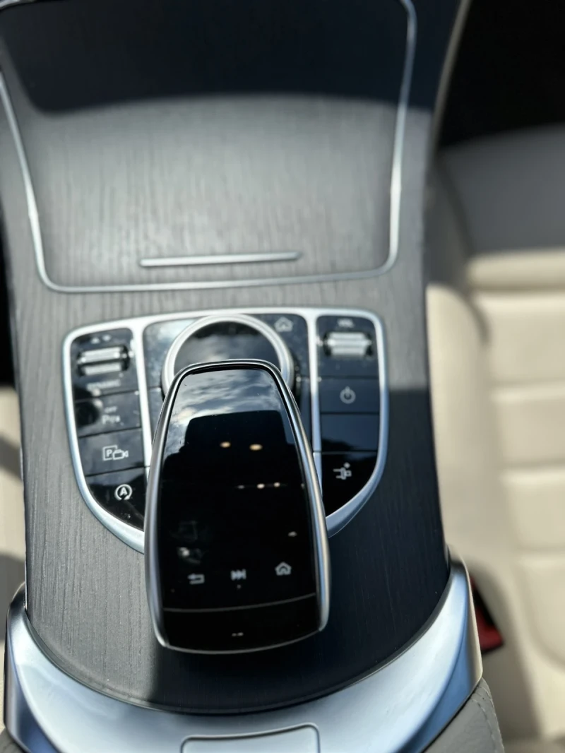 Mercedes-Benz C 300 4 MATIC, снимка 4 - Автомобили и джипове - 52390391