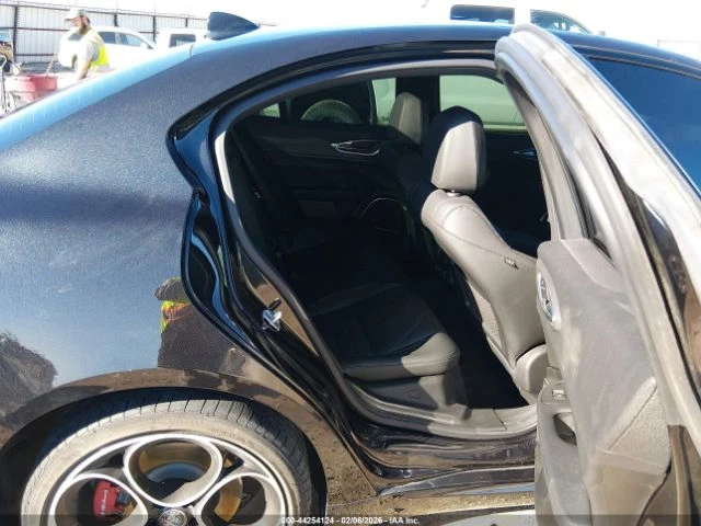 Alfa Romeo Giulia VELOCE AWD, снимка 8 - Автомобили и джипове - 53708625