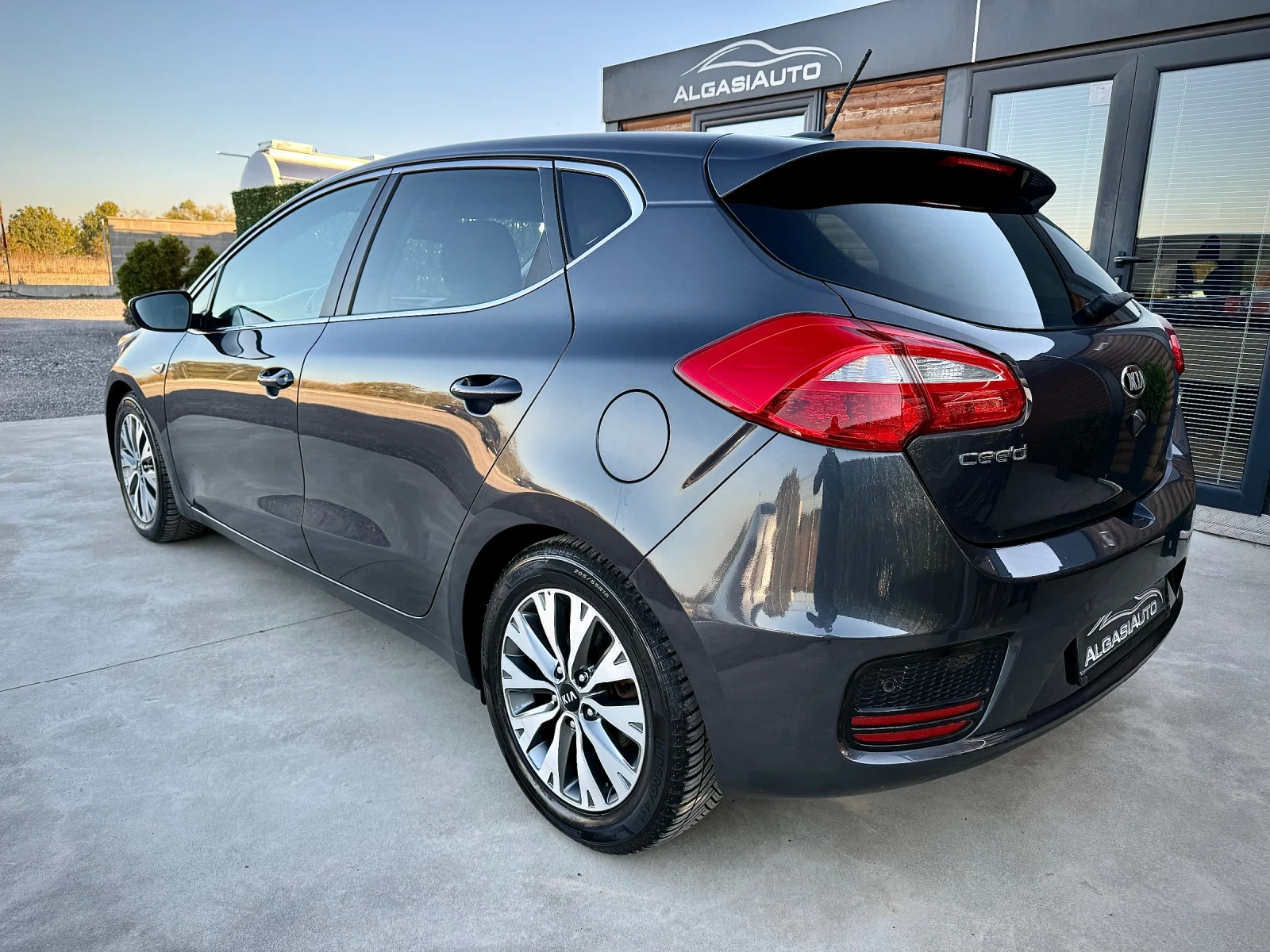 Kia Ceed 1.4 MPI * LED* NAVI* Facelift - изображение 3