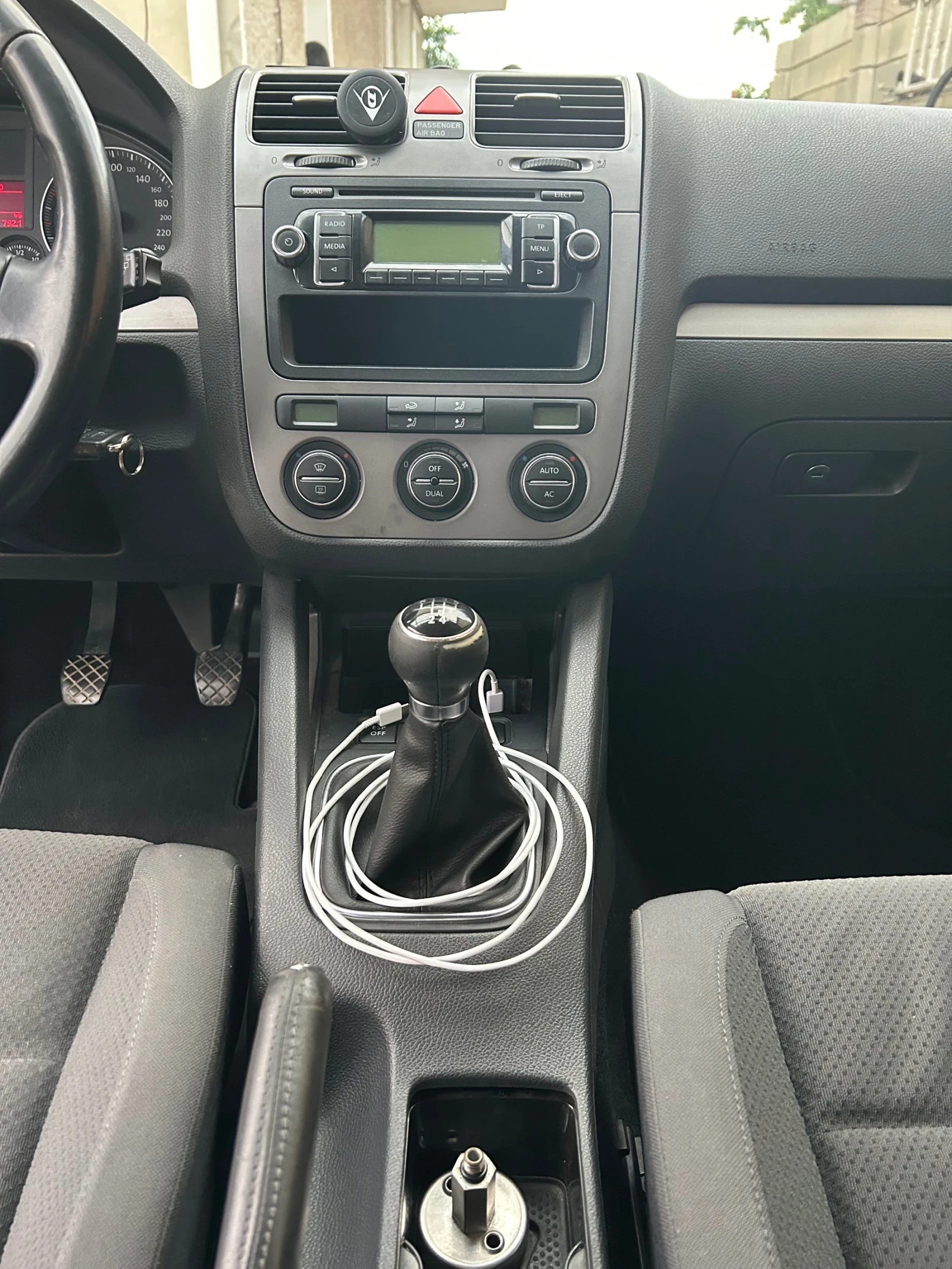 VW ID.5 Климатроник , въздушни възглавници, лети джанти, ц - изображение 3
