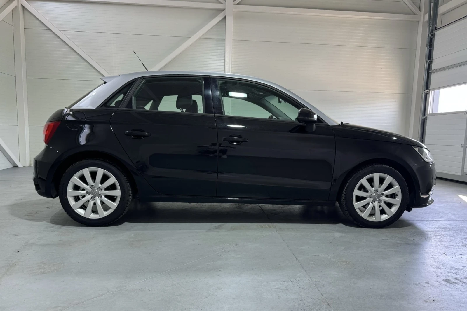 Audi A1 Sportback S-TRONIC - Подгрев* Автопилот - изображение 4