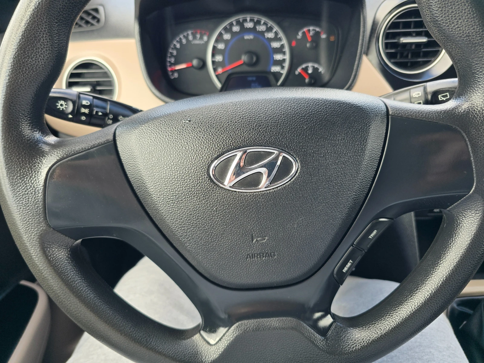 Hyundai I10 1.0i-67k.c-EURO-6, снимка 17 - Автомобили и джипове - 54147989