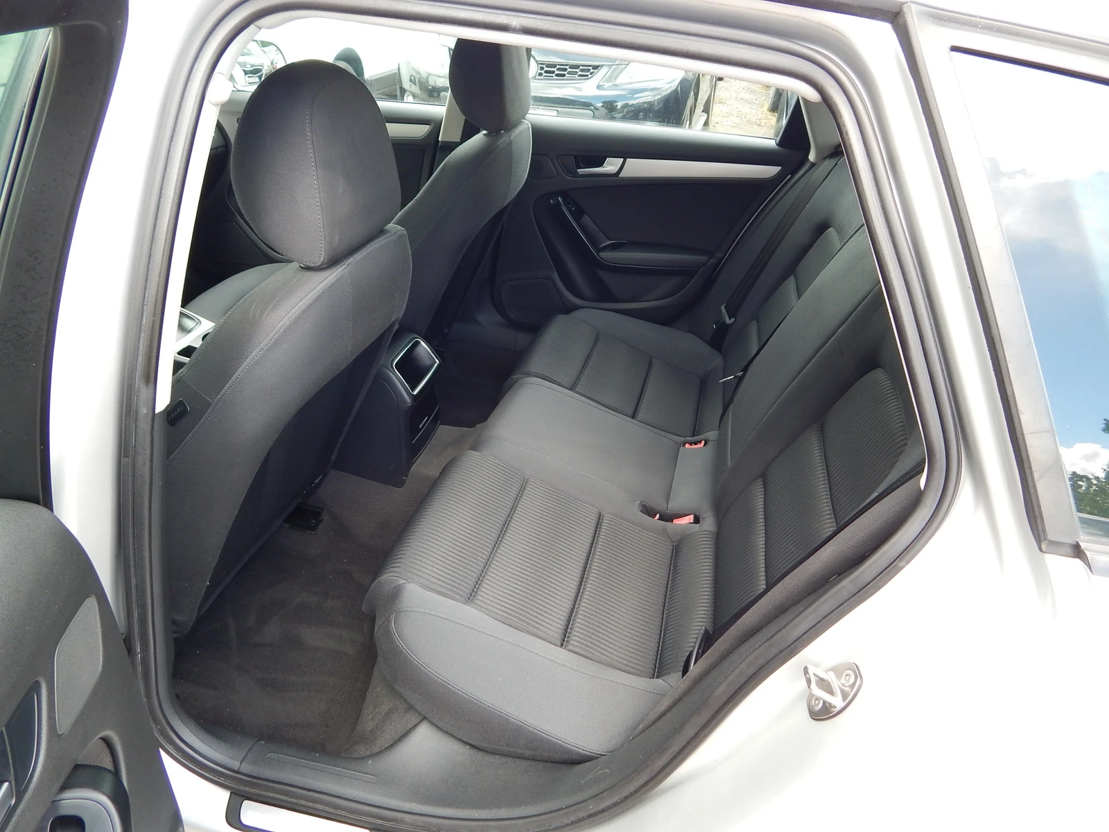 Audi A4 2.0TDI, снимка 15 - Автомобили и джипове - 54525992