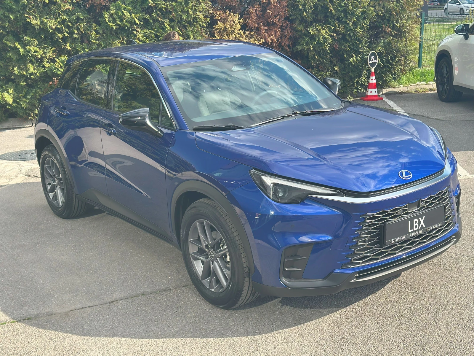 Lexus LBX 0km НОВ, от 195 евро/мес. 10 години гаранция, снимка 3 - Автомобили и джипове - 54627394