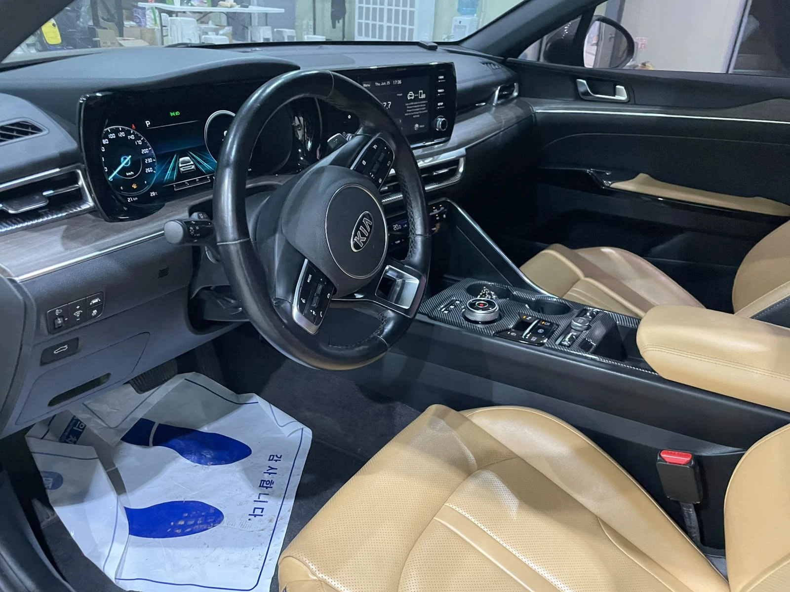 Kia K5 2.0 MPI ! Noblesse !, снимка 8 - Автомобили и джипове - 55284111