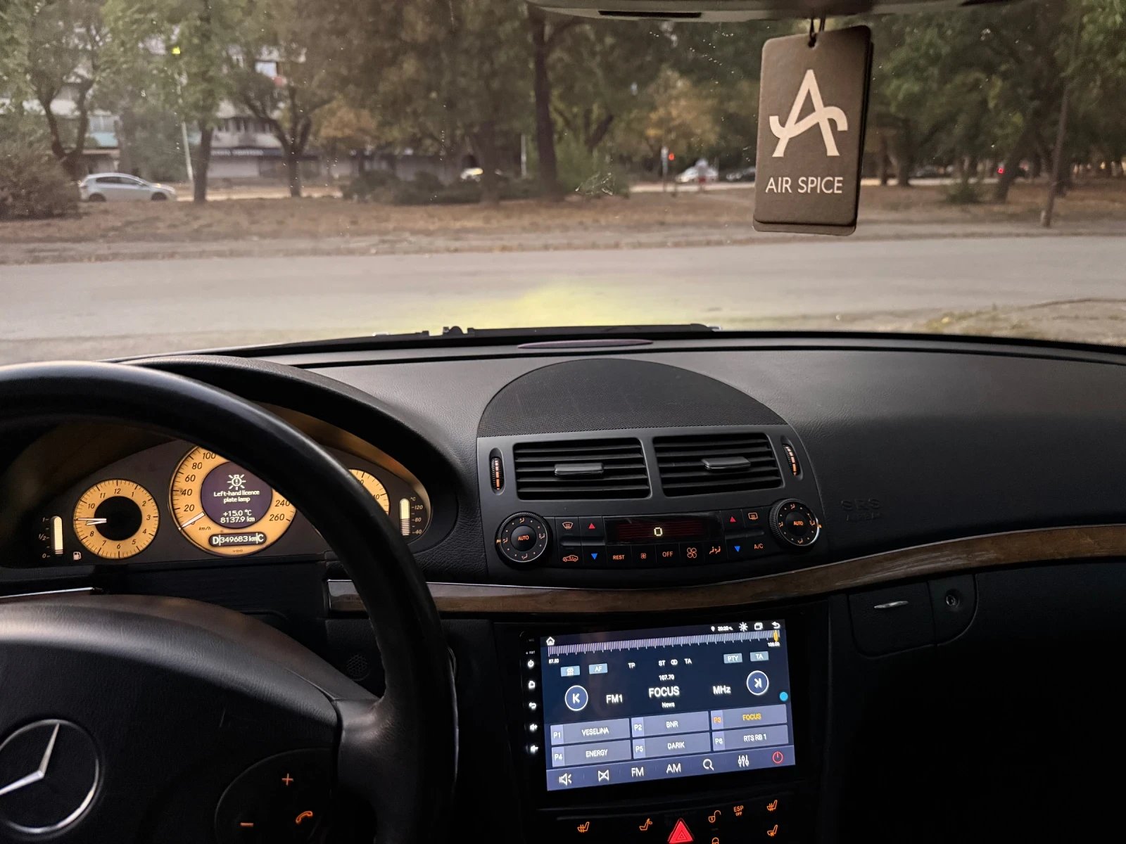 Mercedes-Benz E 320, снимка 13 - Автомобили и джипове - 55908487