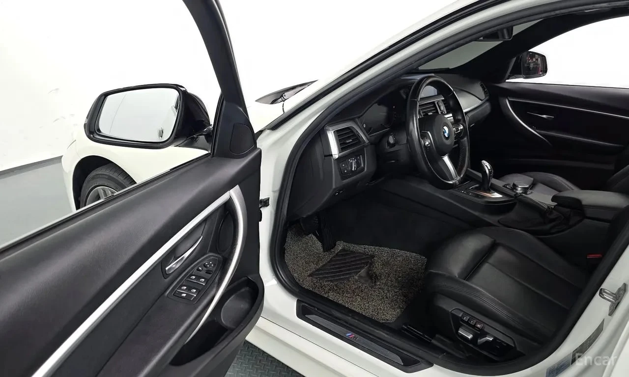 BMW 320 d M Sport/ПОДГРЕВ/ЛЕНТИ/ХЕДЪП, снимка 10 - Автомобили и джипове - 56131507