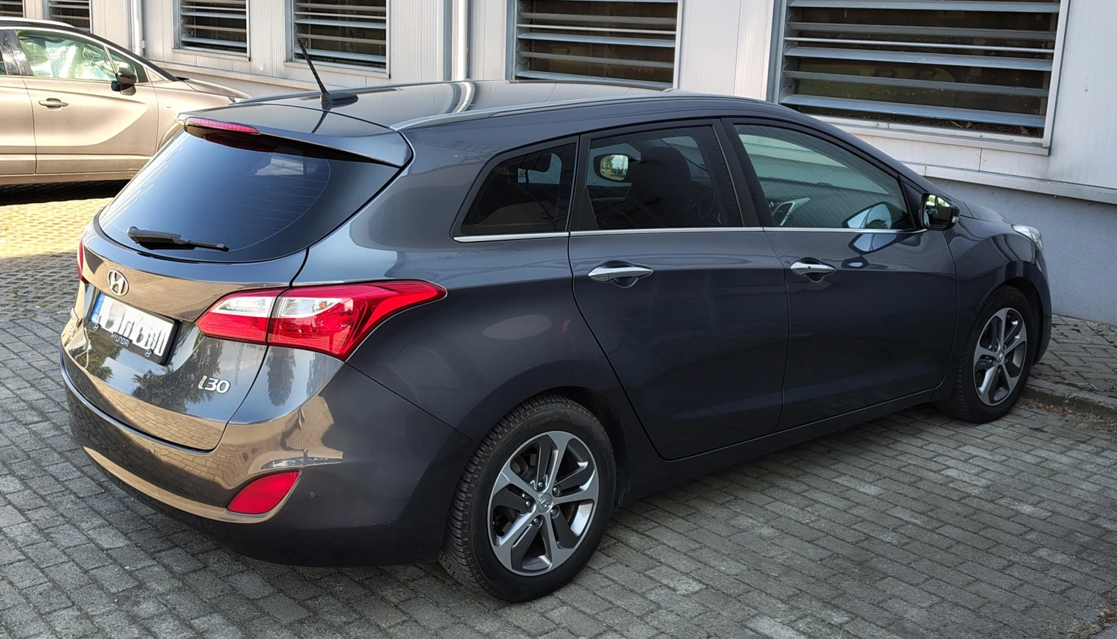 Hyundai I30 1.6 CRDI FACELIFT YES!, снимка 3 - Автомобили и джипове - 56246655