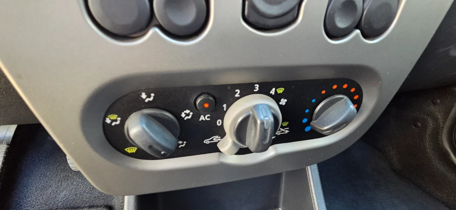 Dacia Sandero I, снимка 9 - Автомобили и джипове - 56269674