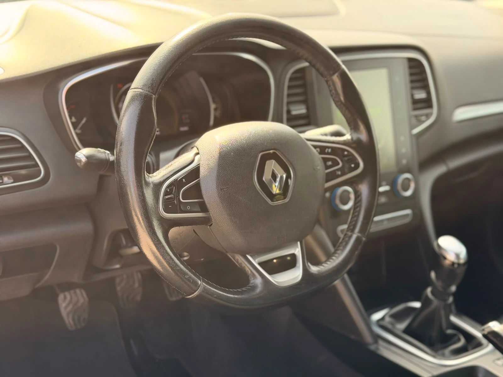 Renault Megane 1.5DCI, снимка 12 - Автомобили и джипове - 56432445