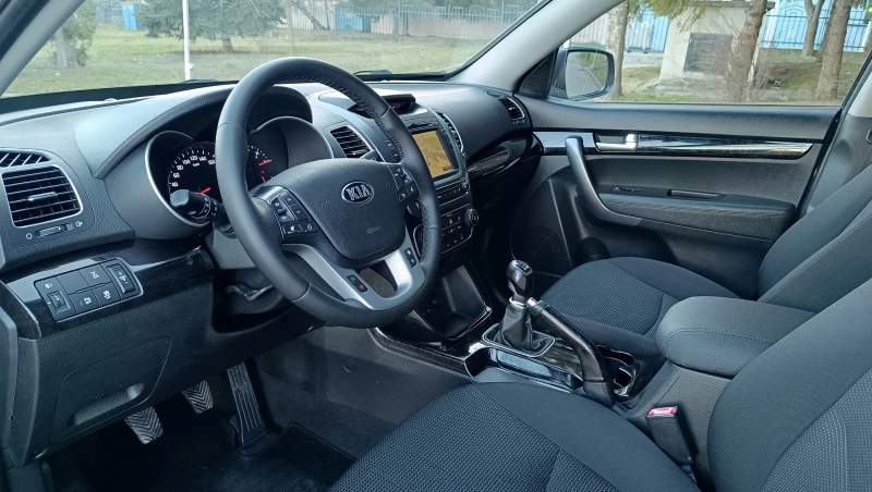 Kia Sorento 2.0 CRDI 4x4, снимка 8 - Автомобили и джипове - 49532360