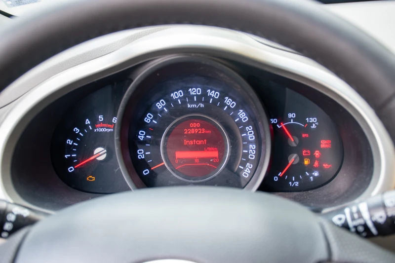 Kia Sportage 2.0, снимка 4 - Автомобили и джипове - 52591653