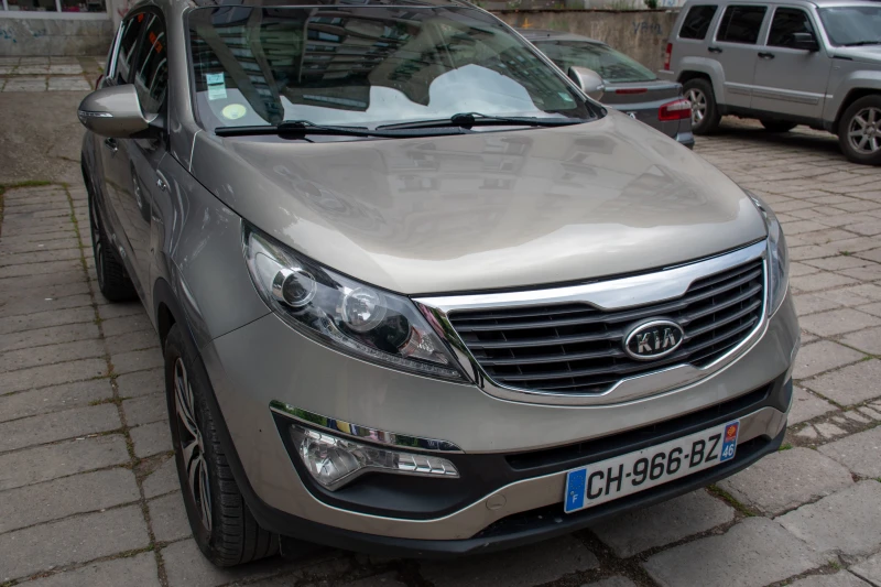 Kia Sportage 2.0, снимка 8 - Автомобили и джипове - 52591653