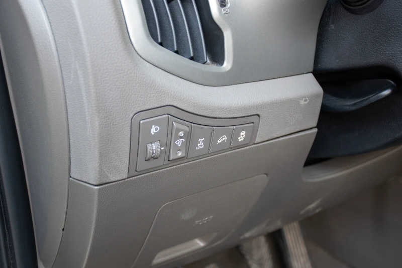 Kia Sportage 2.0, снимка 13 - Автомобили и джипове - 52591653