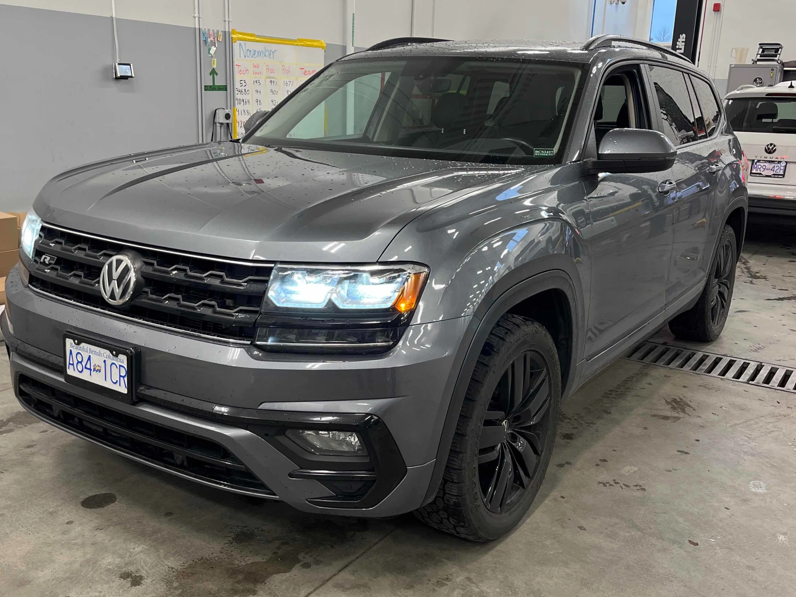 VW Atlas HIGHLINE R-LINE * * CARFAX * * АВТО КРЕДИТ * * , снимка 1