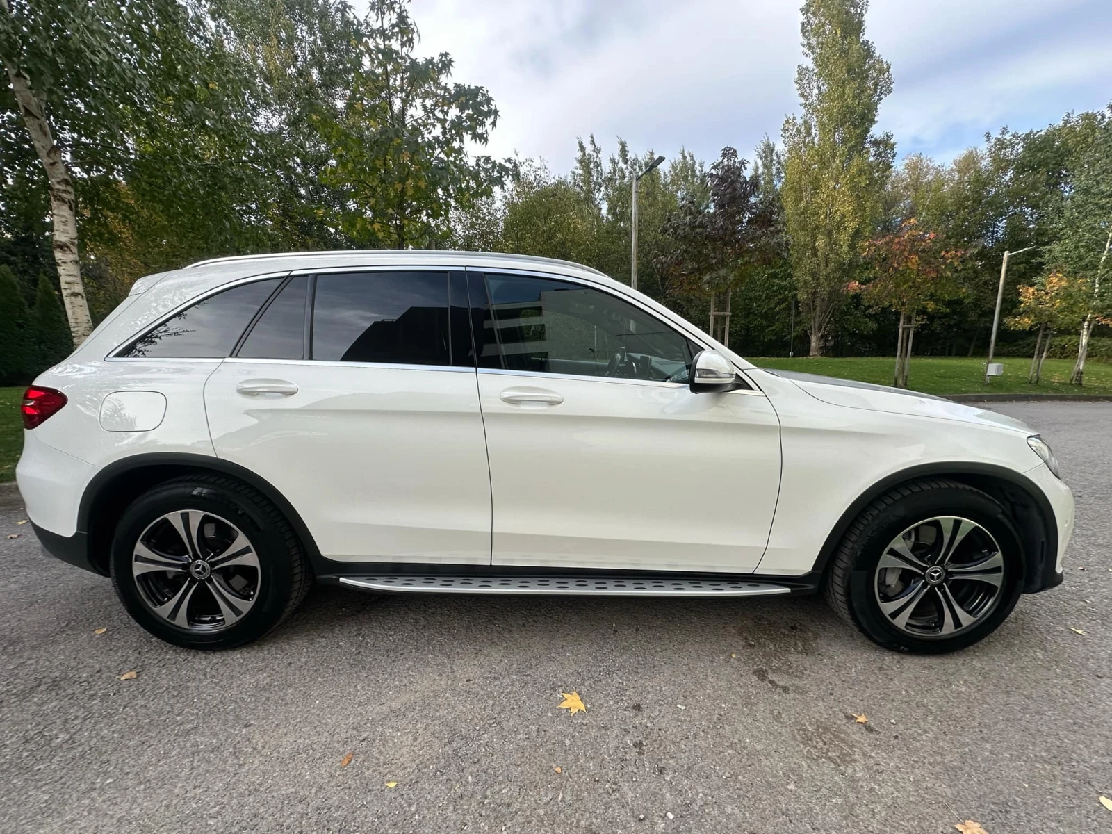 Mercedes-Benz GLC 350 d / 4 MATIC / ПАНОРАМА - изображение 8