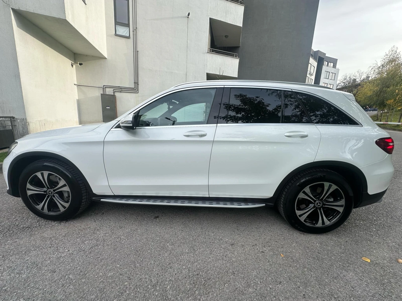 Mercedes-Benz GLC 350 d / 4 MATIC / ПАНОРАМА - изображение 4