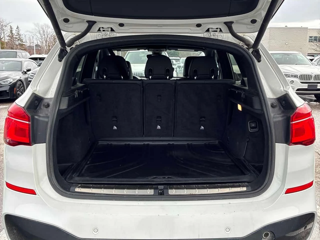 BMW X1 xDrive28i/CARFAX/ПАНОРАМА/ПОДГРЕВИ/ОТ BMW, снимка 11 - Автомобили и джипове - 53929696