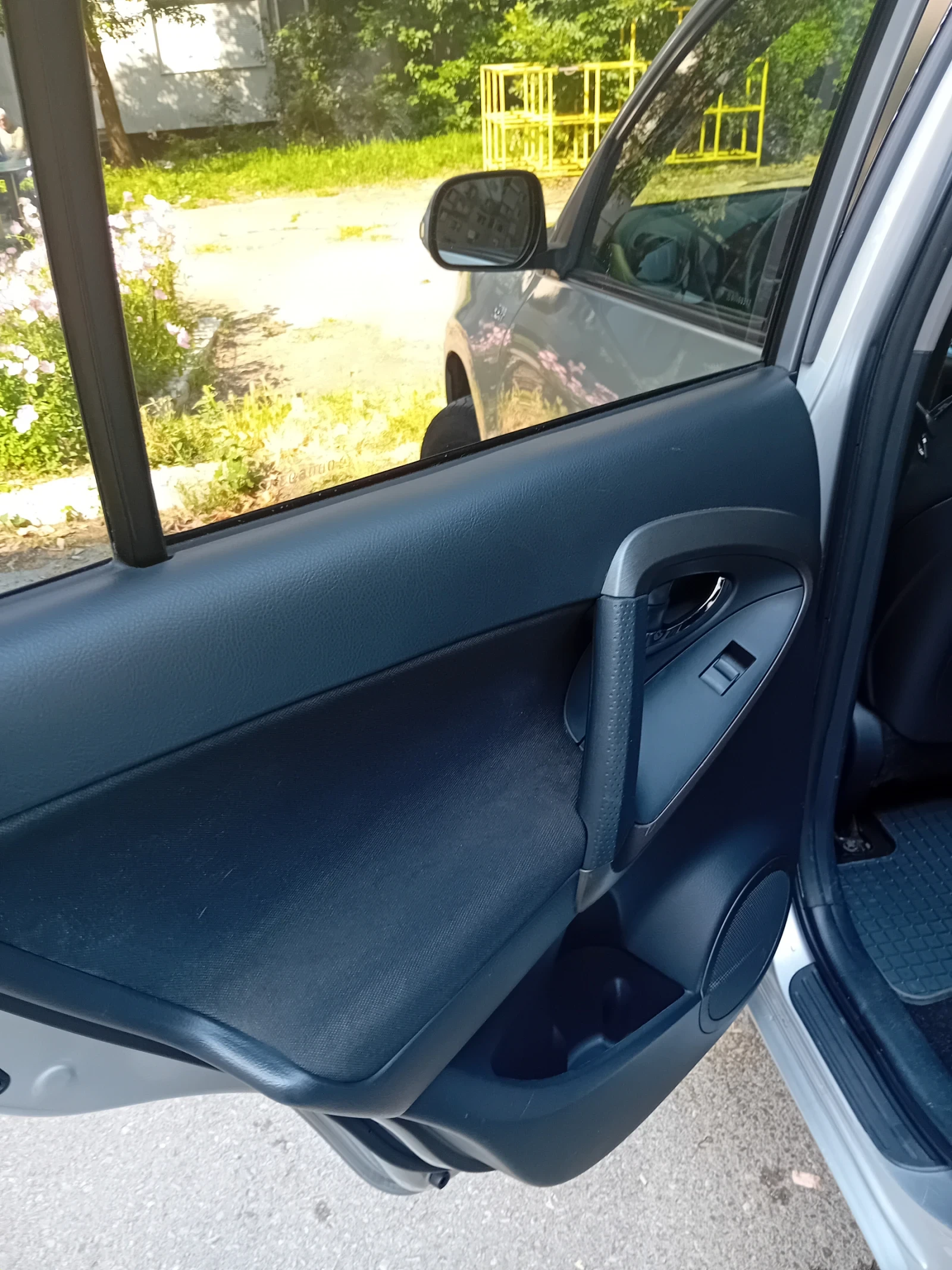 Toyota Rav4, снимка 7 - Автомобили и джипове - 55000931