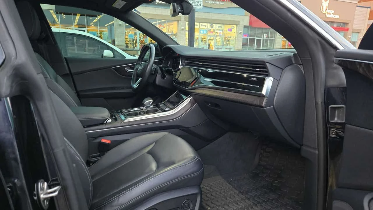 Audi Q8  Progressiv / DISTRONIC / 360 / ОБДУХВАНЕ , снимка 12 - Автомобили и джипове - 55500607