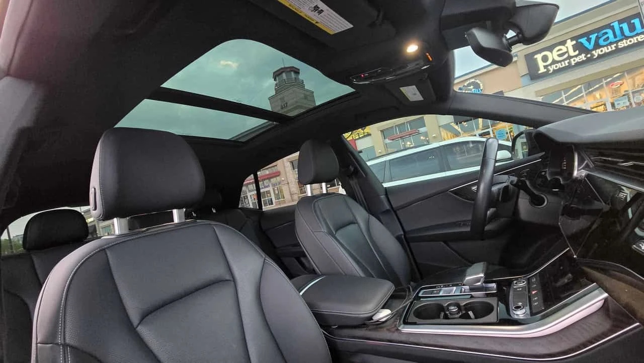 Audi Q8  Progressiv / DISTRONIC / 360 / ОБДУХВАНЕ , снимка 14 - Автомобили и джипове - 55500607