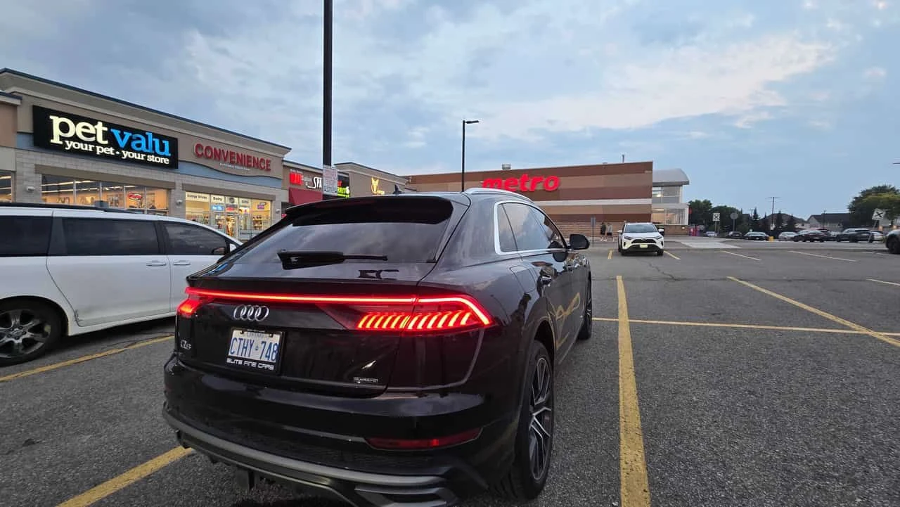 Audi Q8  Progressiv / DISTRONIC / 360 / ОБДУХВАНЕ , снимка 17 - Автомобили и джипове - 55500607