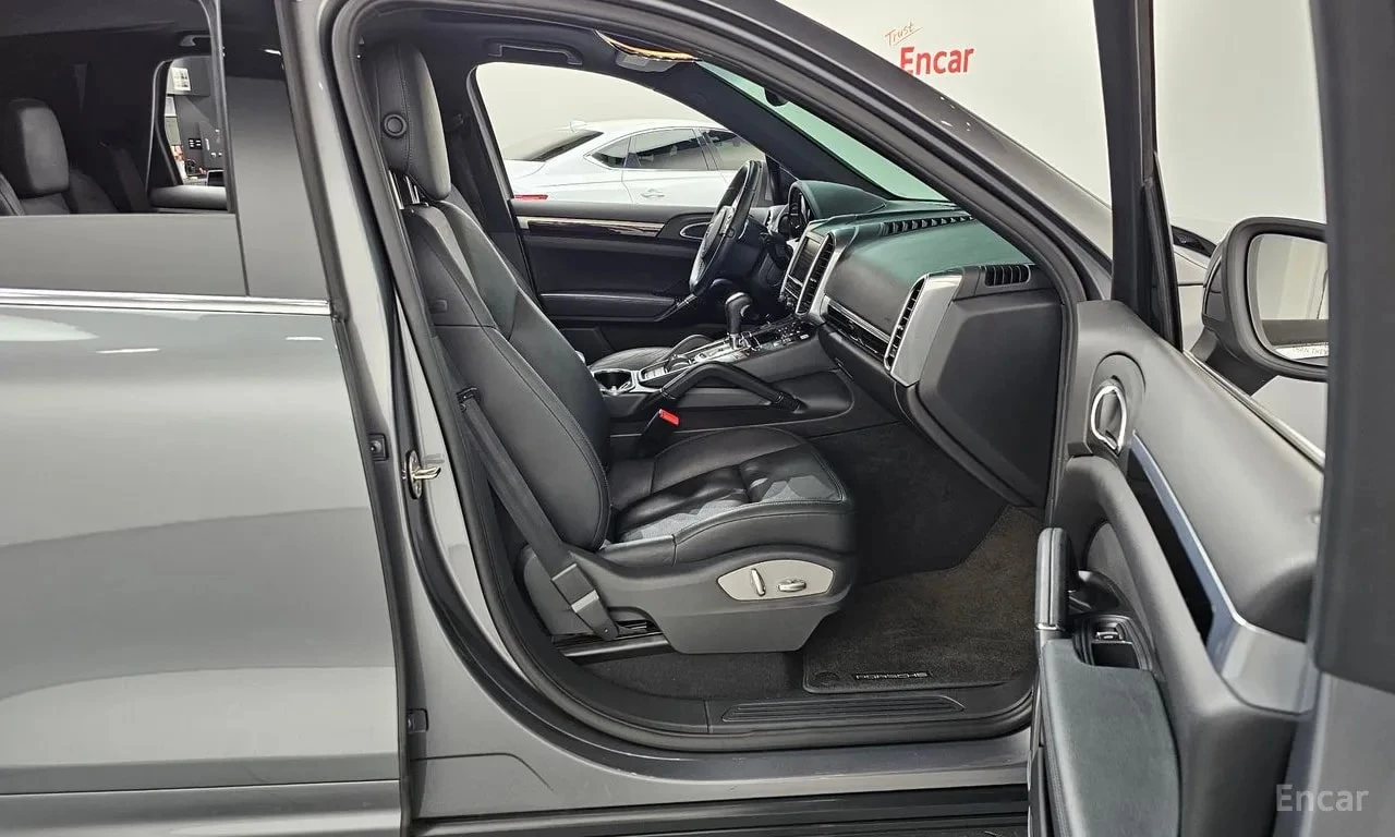 Porsche Cayenne 3.6 | АВТОФИНАНСИРАНЕ БЕЗ ПЪРВОНАЧАЛНА ВНОСКА, снимка 11 - Автомобили и джипове - 55837169