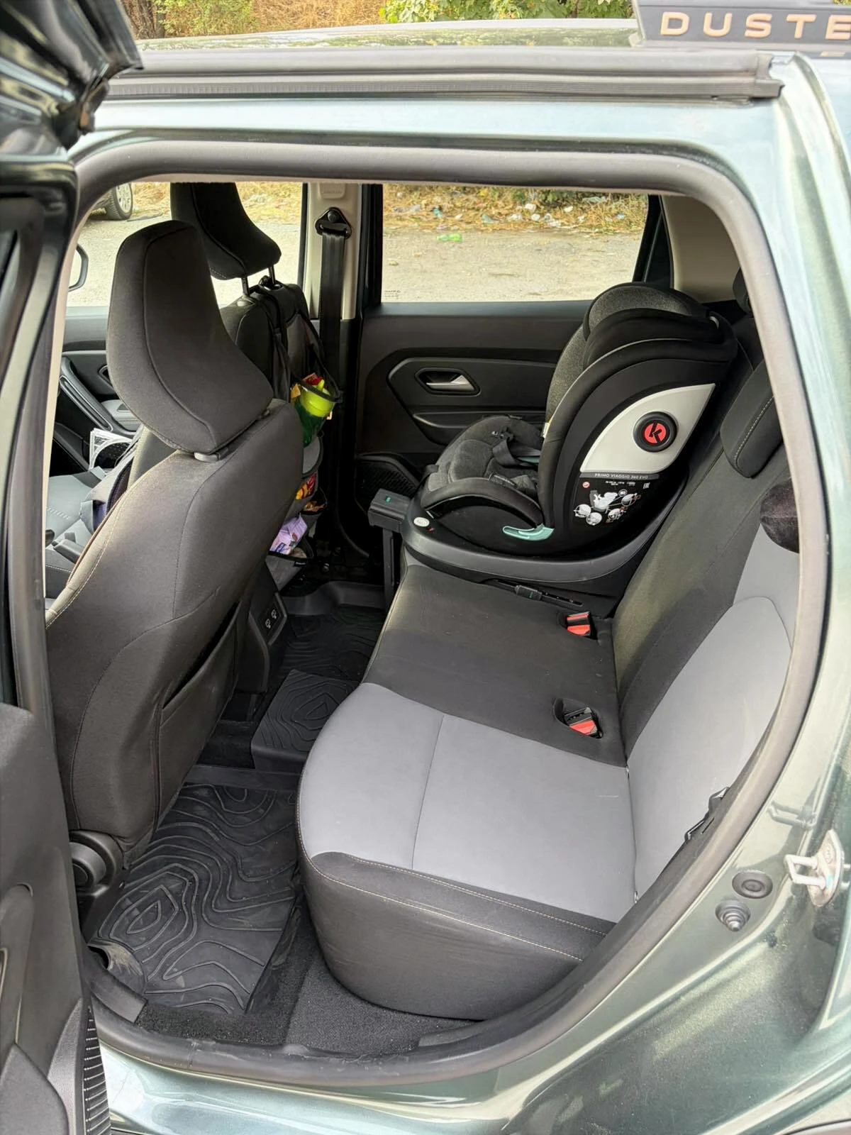 Dacia Duster Газ-бензин, снимка 16 - Автомобили и джипове - 55906130