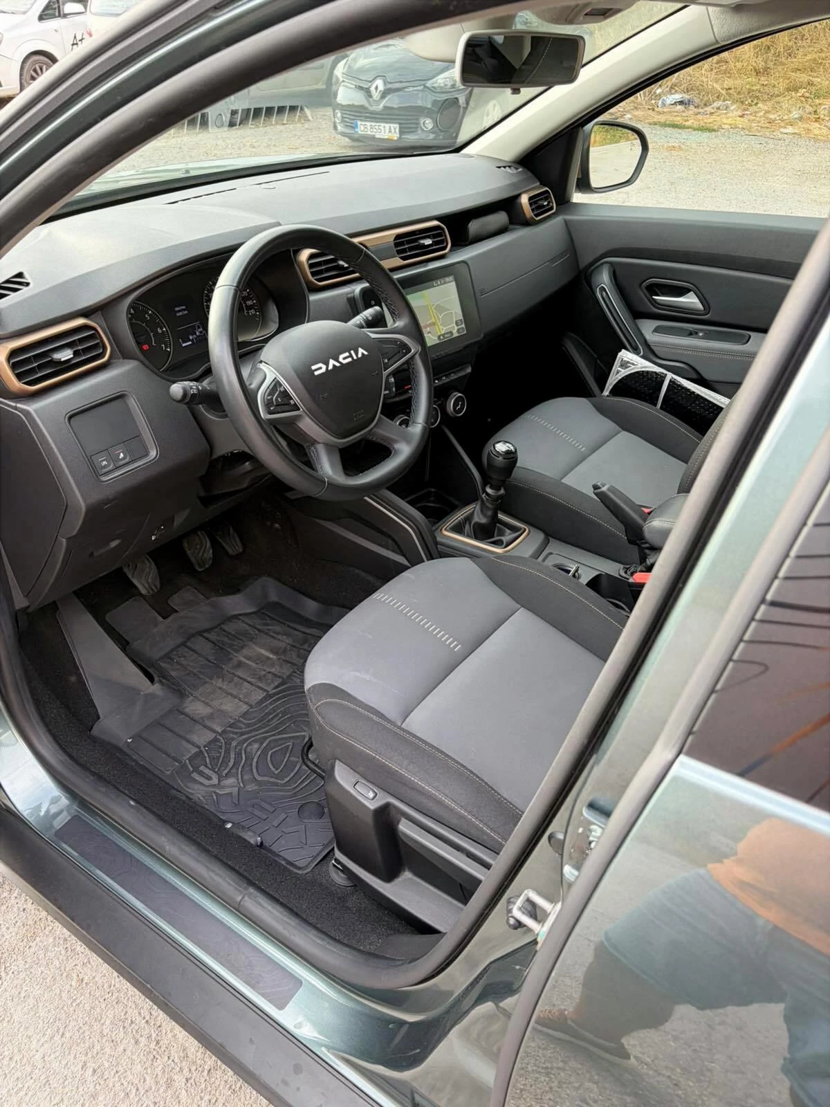 Dacia Duster Газ-бензин, снимка 15 - Автомобили и джипове - 55906130