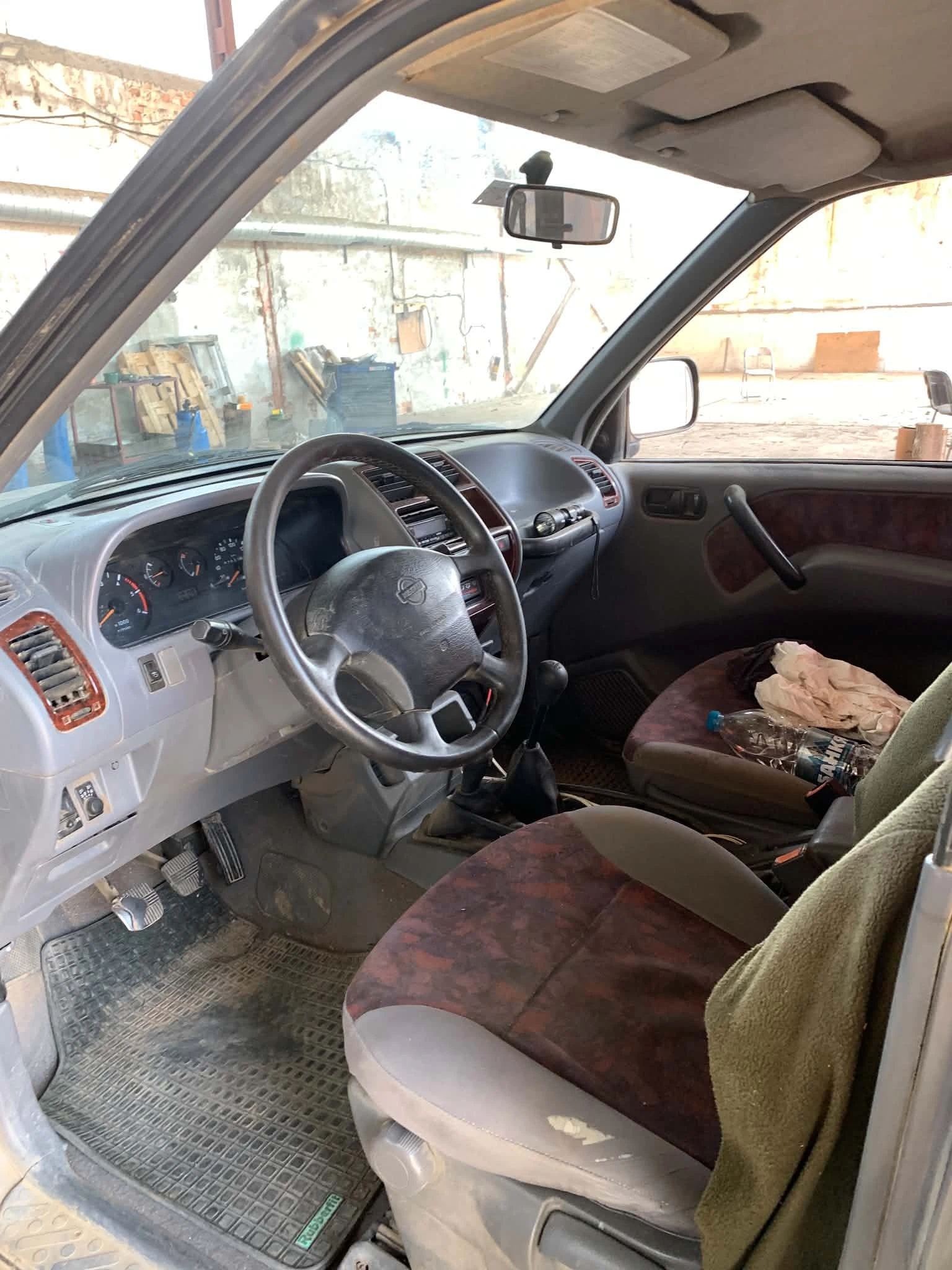 Nissan Terrano 2, снимка 5 - Автомобили и джипове - 56182296