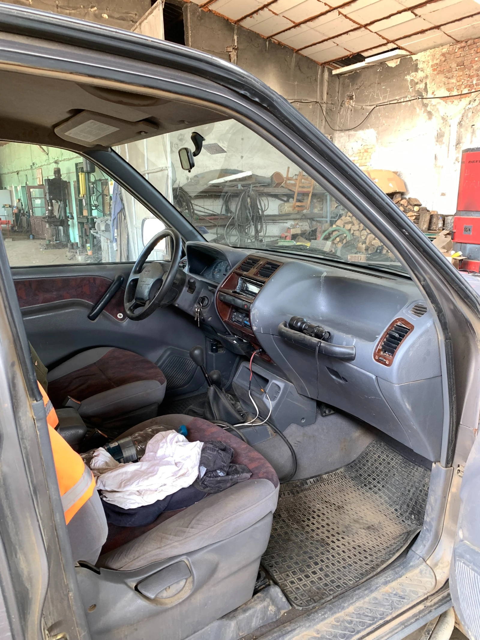 Nissan Terrano 2, снимка 7 - Автомобили и джипове - 56182296