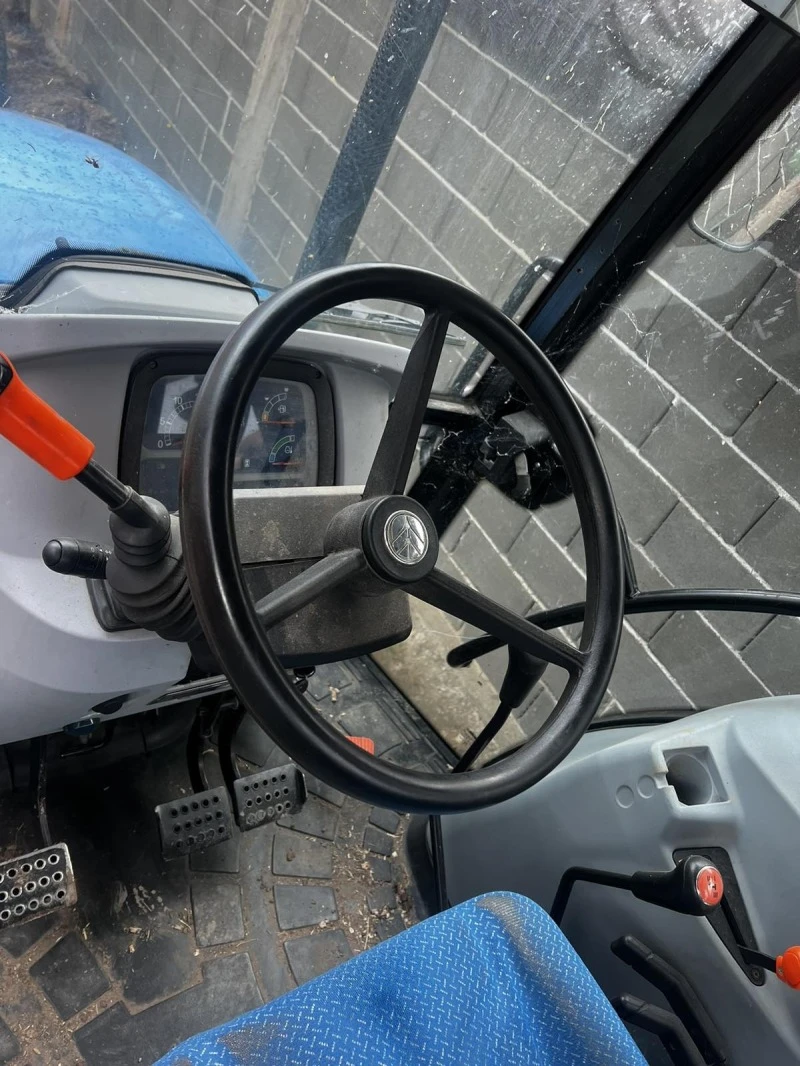 Трактор New Holland t D5 85 к.с, снимка 9 - Селскостопанска техника - 47871805