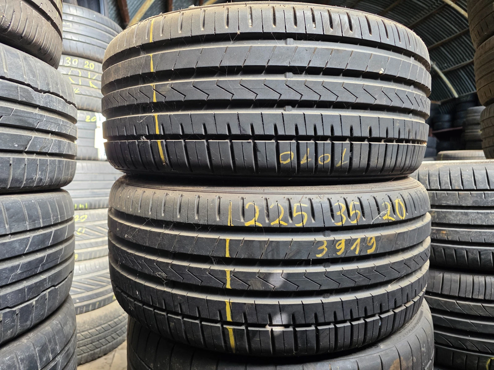 Гуми Летни 225/35R20, снимка 3 - Гуми и джанти - 55497152