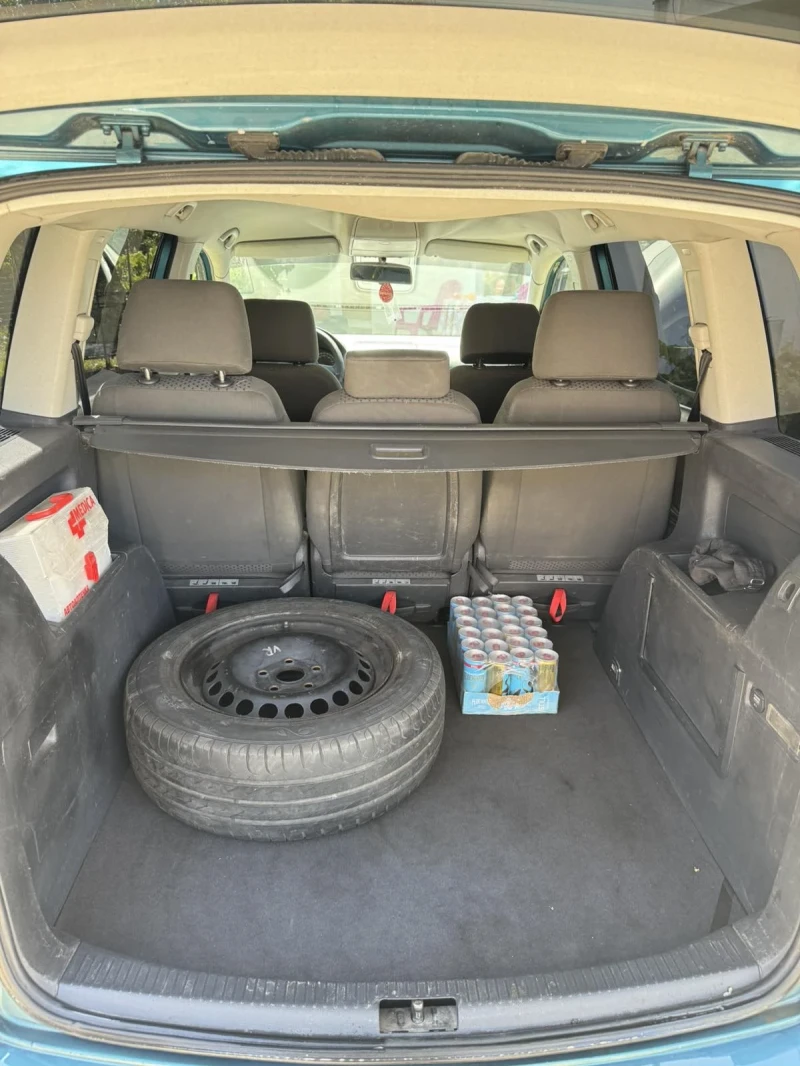 VW Touran, снимка 9 - Автомобили и джипове - 52146625