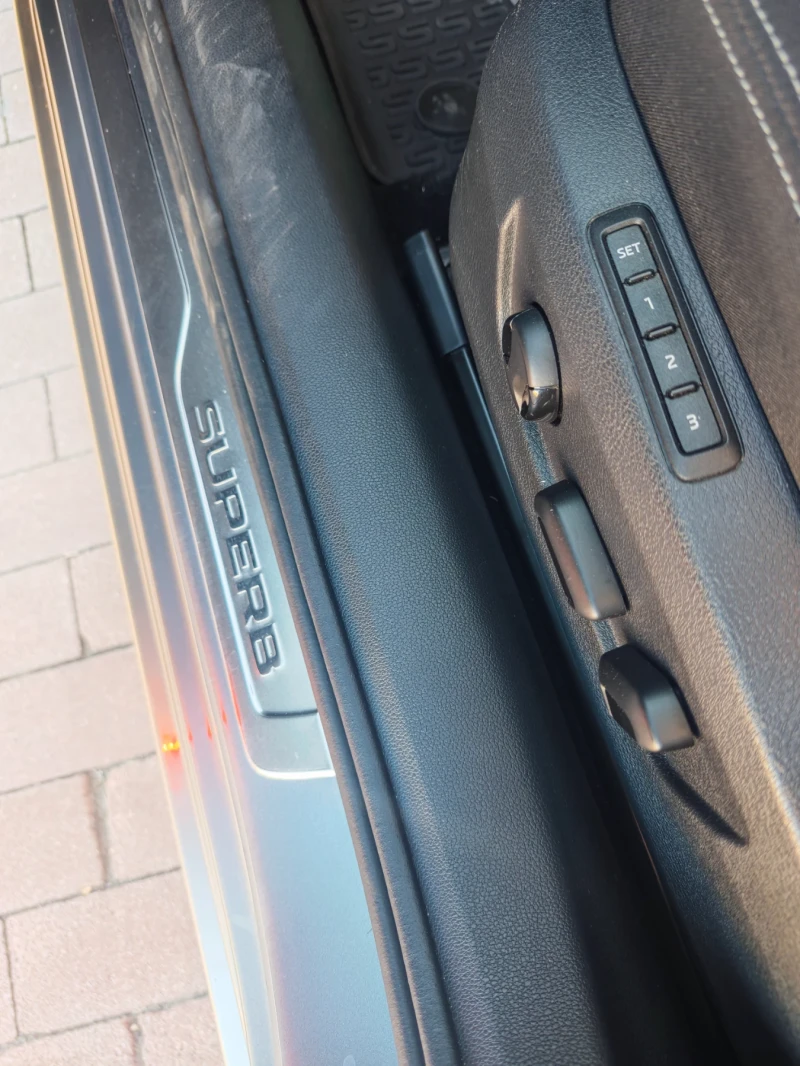 Skoda Superb Combi 4x4, снимка 10 - Автомобили и джипове - 52778082