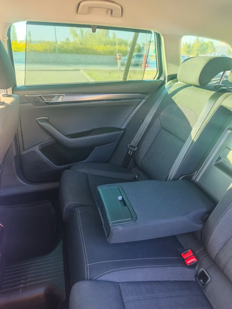 Skoda Superb Combi 4x4, снимка 11 - Автомобили и джипове - 52778082