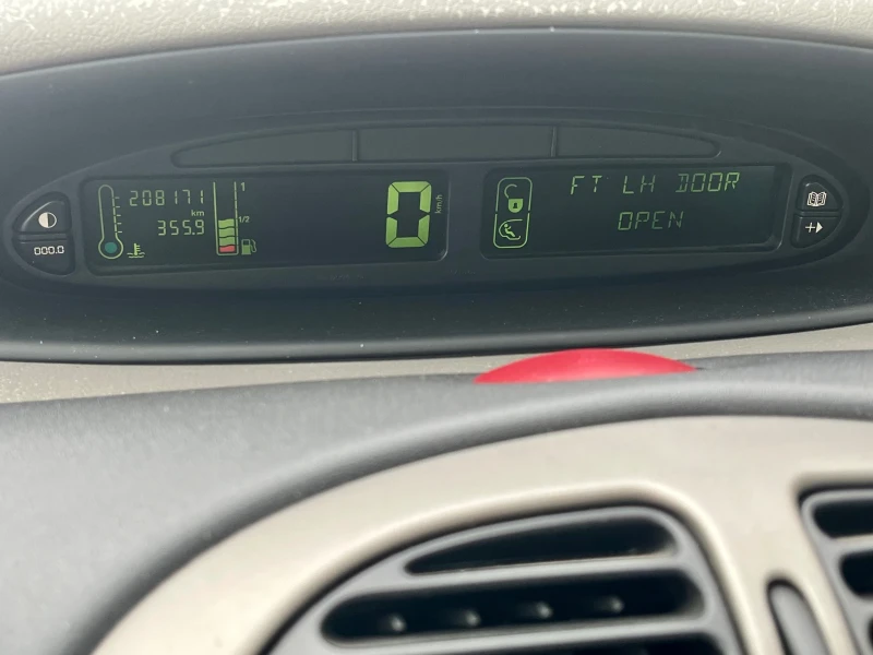 Citroen Xsara picasso, снимка 15 - Автомобили и джипове - 53061052