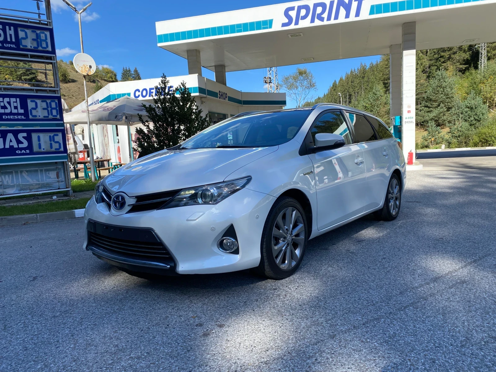 Toyota Auris КОЖА* ПАНО* AFS* BI-XENON* КАМЕРА* ПАРКИРА САМА*  - [1] 