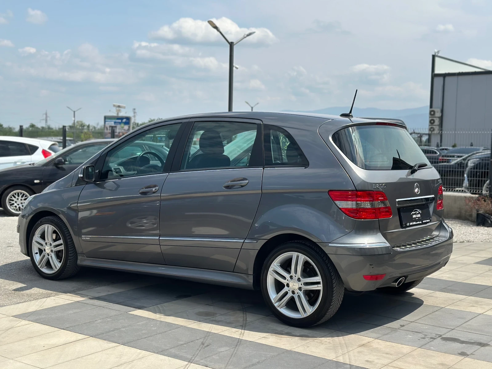 Mercedes-Benz B 200 * Premium* Сервизна История* Гаранция*  - изображение 4