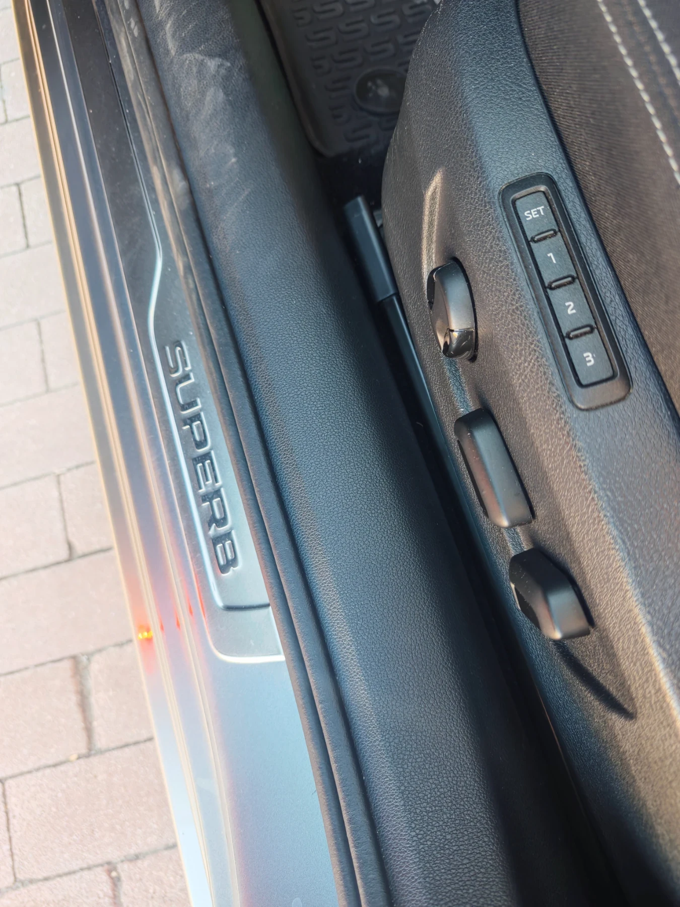 Skoda Superb Combi 4x4 - изображение 10