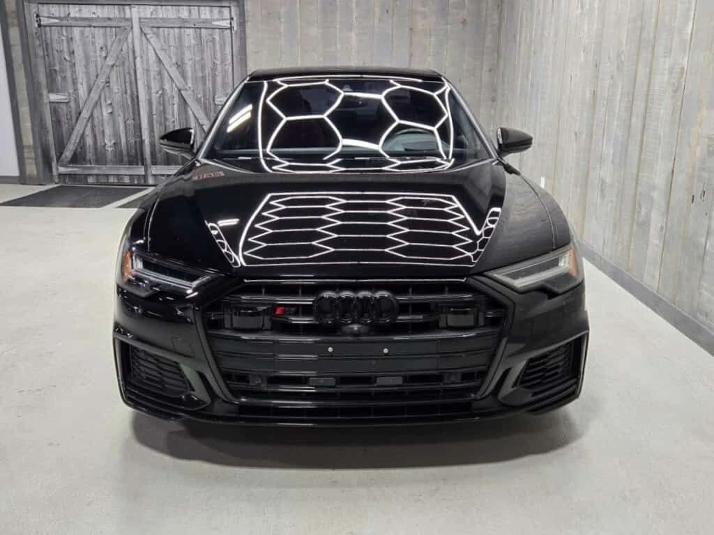 Audi S6 BLACK OPTICS| 21 WHEELS| CARBON FIBER| CARFAX, снимка 3 - Автомобили и джипове - 53912613