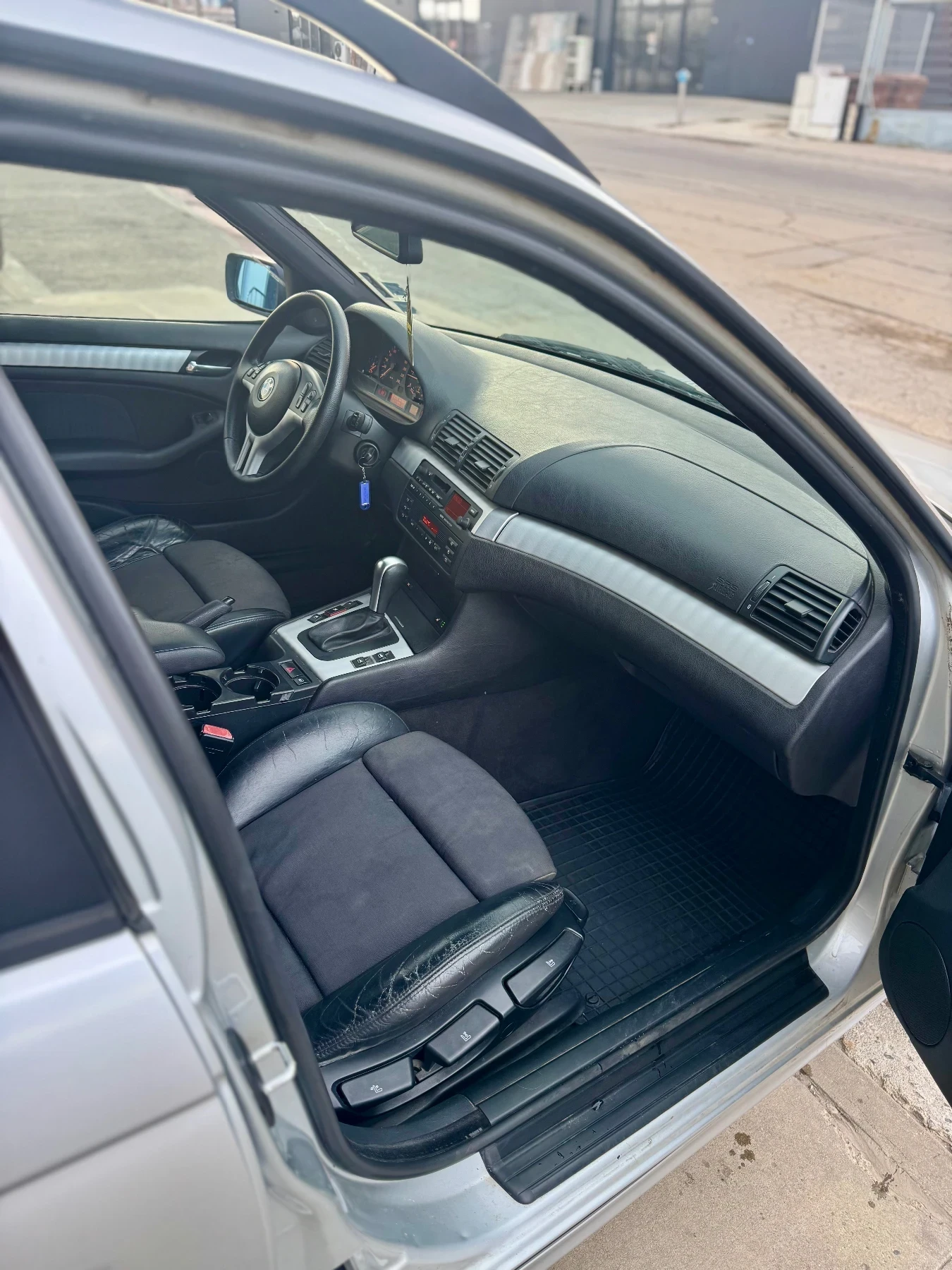 BMW 320, снимка 6 - Автомобили и джипове - 54006507