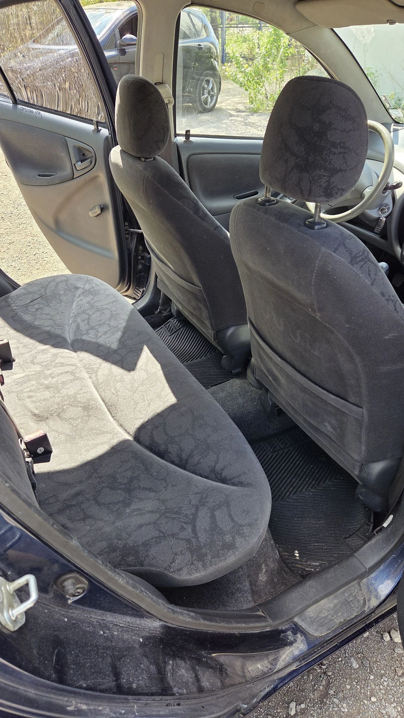 Toyota Yaris 1.4 D-4D, снимка 11 - Автомобили и джипове - 54348274