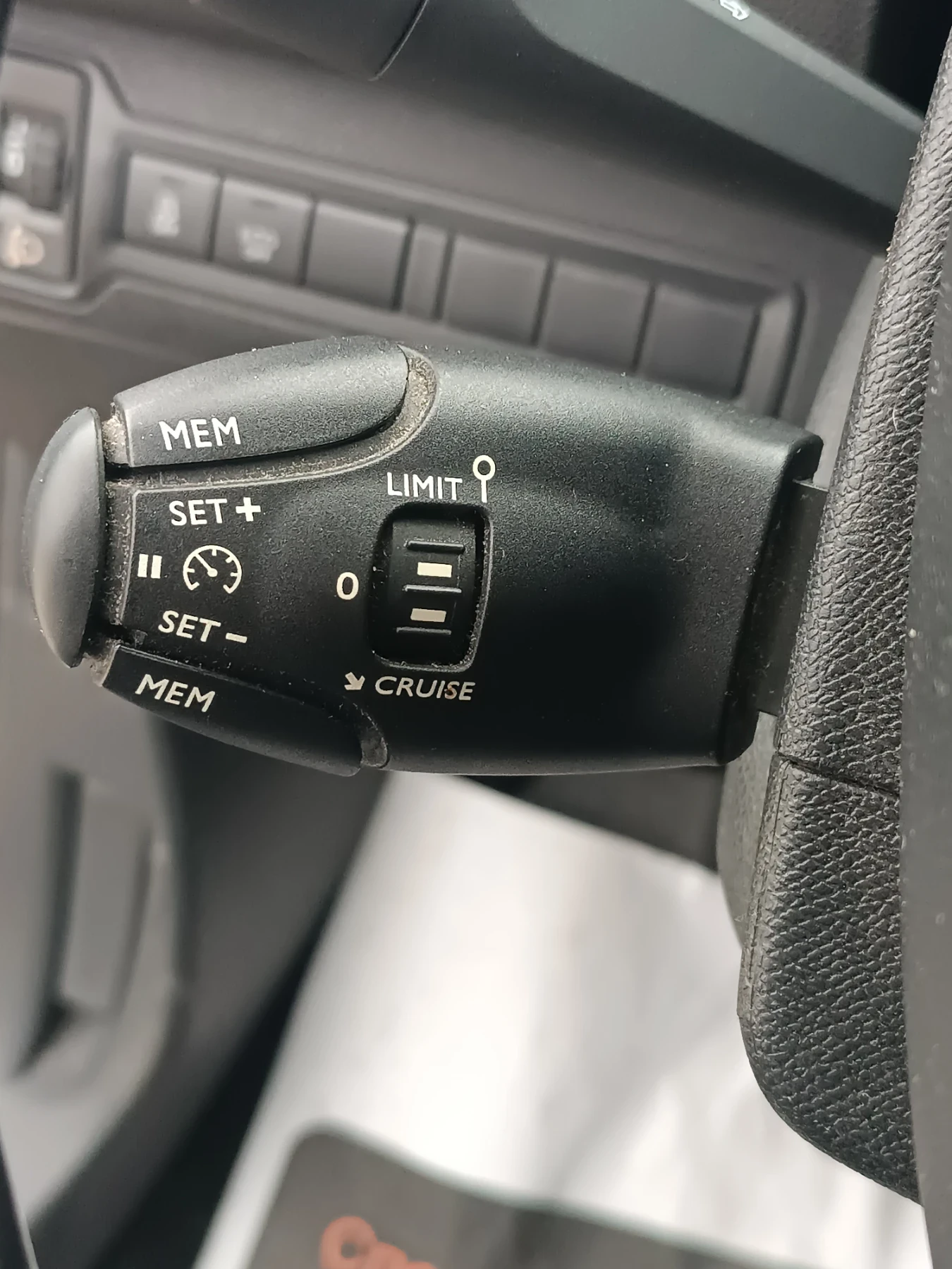 Peugeot 308 1, 6 Blue HDi, ПЕРФЕКТНО, ЛИЗИНГ , снимка 13 - Автомобили и джипове - 54360462