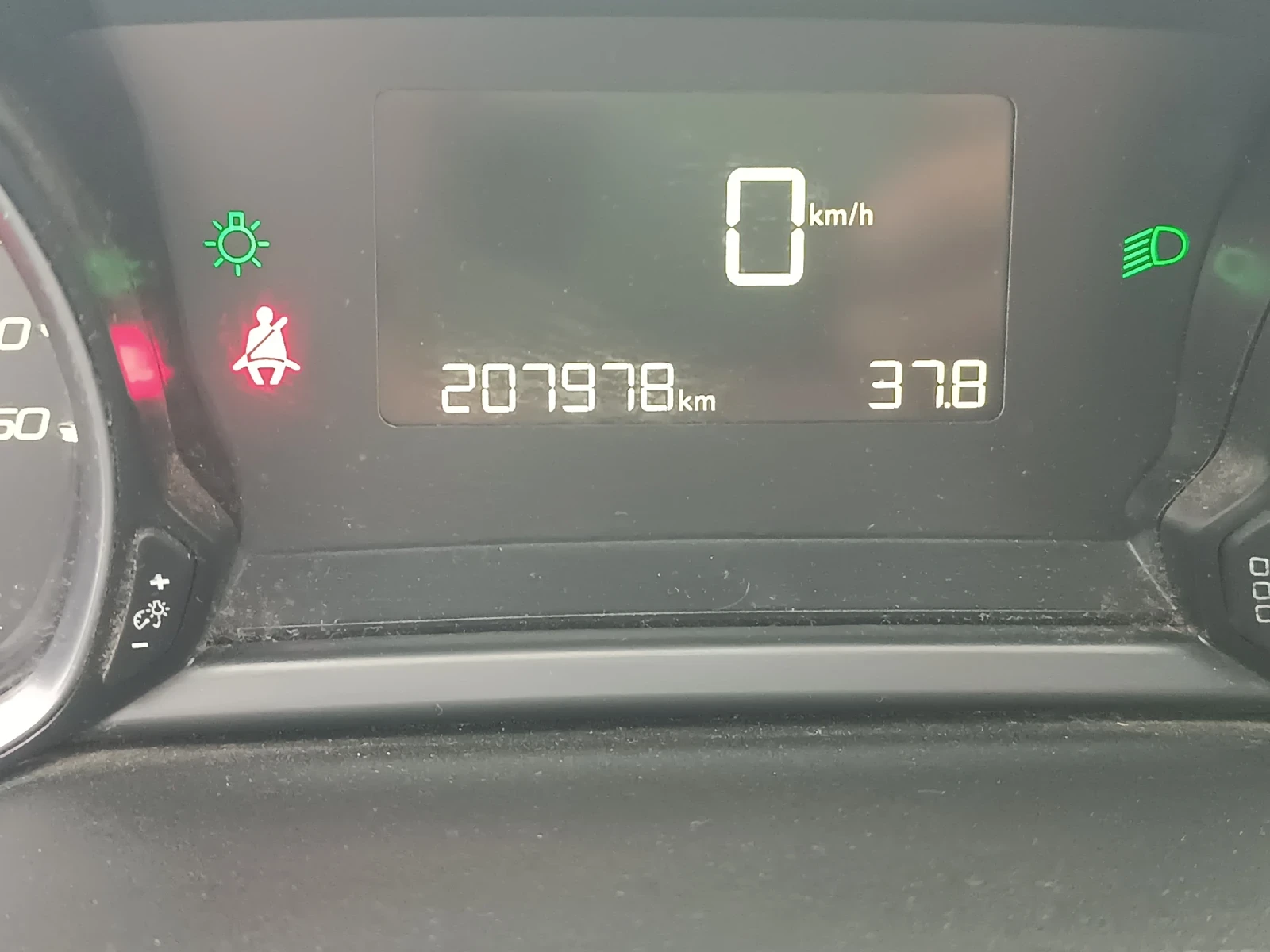 Peugeot 308 1, 6 Blue HDi, ПЕРФЕКТНО, ЛИЗИНГ , снимка 9 - Автомобили и джипове - 54360462