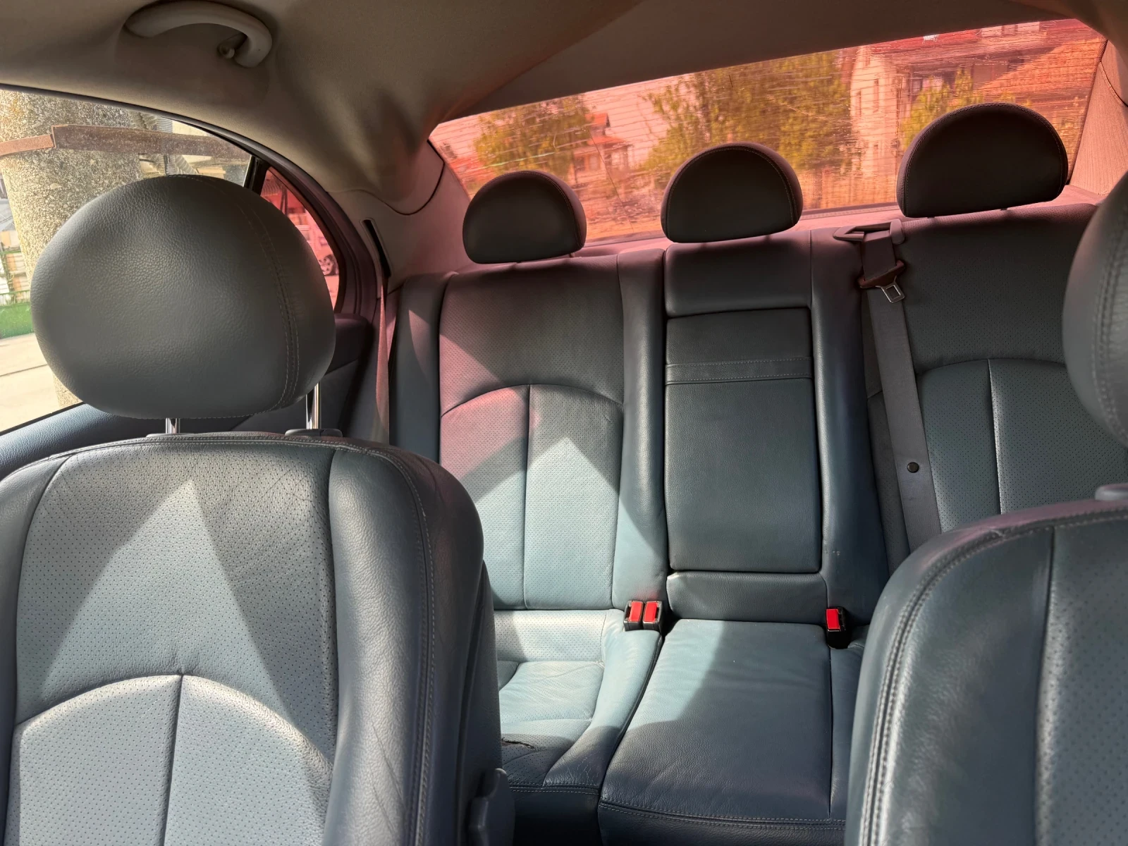 Mercedes-Benz E 200, снимка 4 - Автомобили и джипове - 54493958