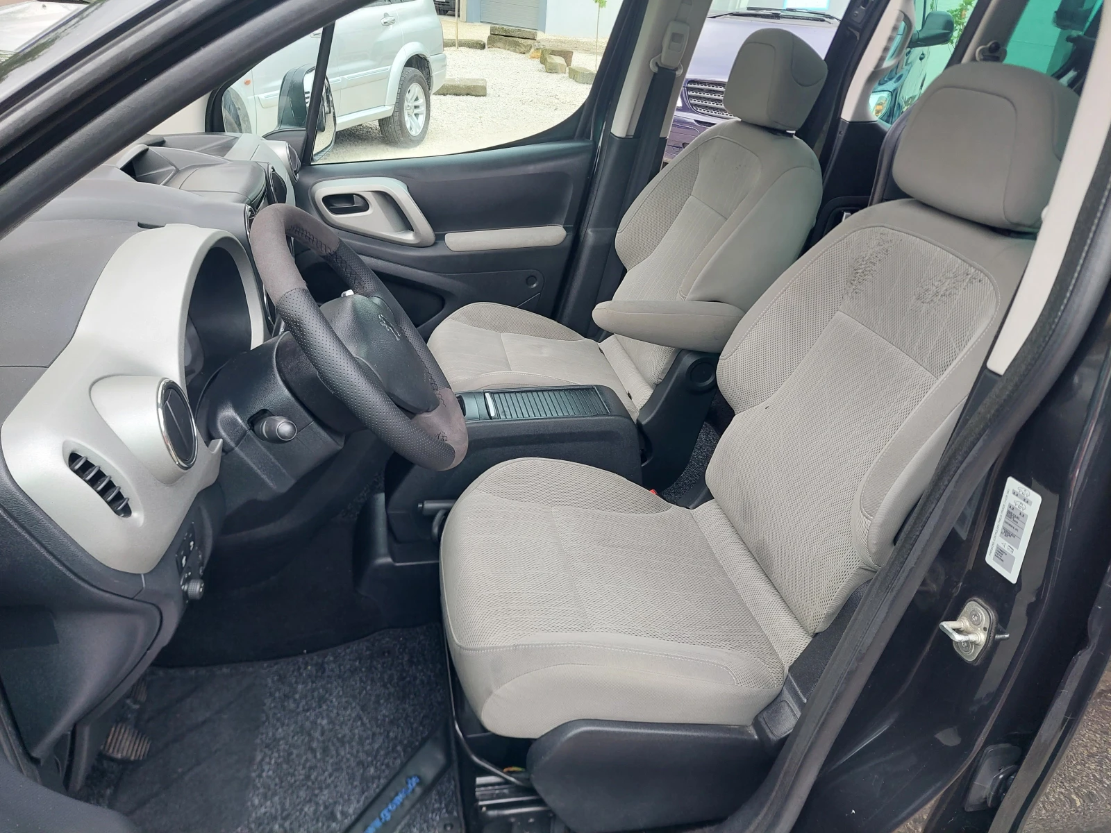Peugeot Partner ТОП СЪСТОЯНИЕ, снимка 10 - Автомобили и джипове - 54650111