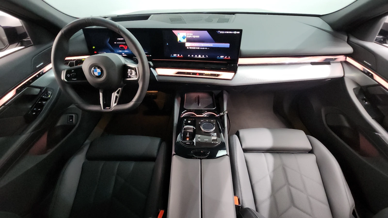 BMW 520 M SPORT* КОЖА* ПОДГРЕВИ* CARPLAY* 360 CAM, снимка 6 - Автомобили и джипове - 54982439