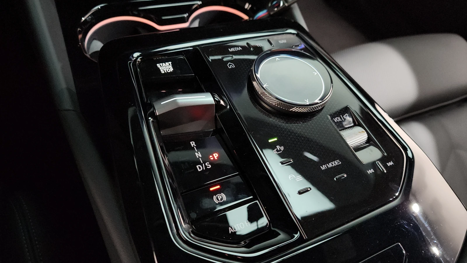 BMW 520 M SPORT* КОЖА* ПОДГРЕВИ* CARPLAY* 360 CAM, снимка 11 - Автомобили и джипове - 54982439