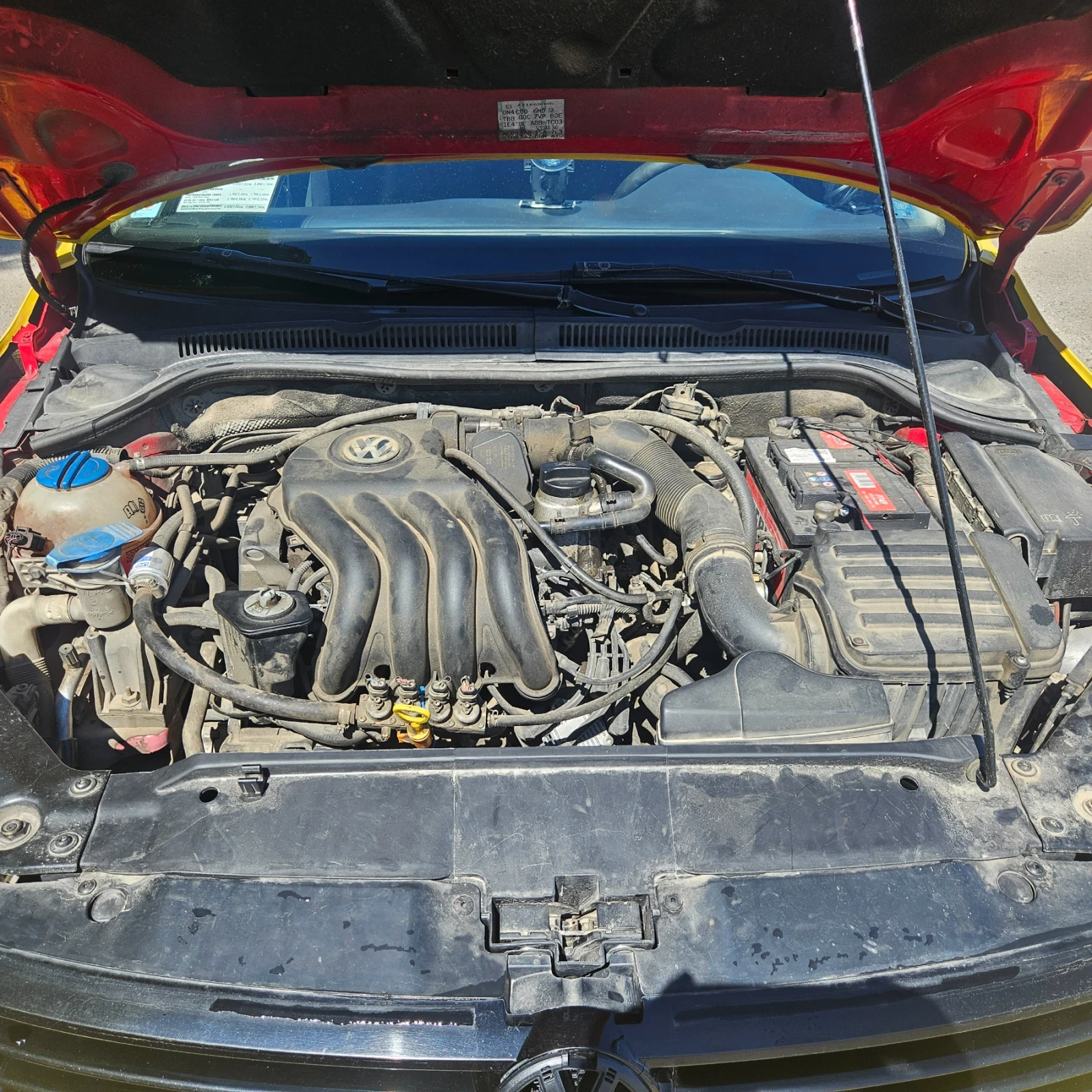 VW Jetta 2.0 mpi, снимка 13 - Автомобили и джипове - 55010748